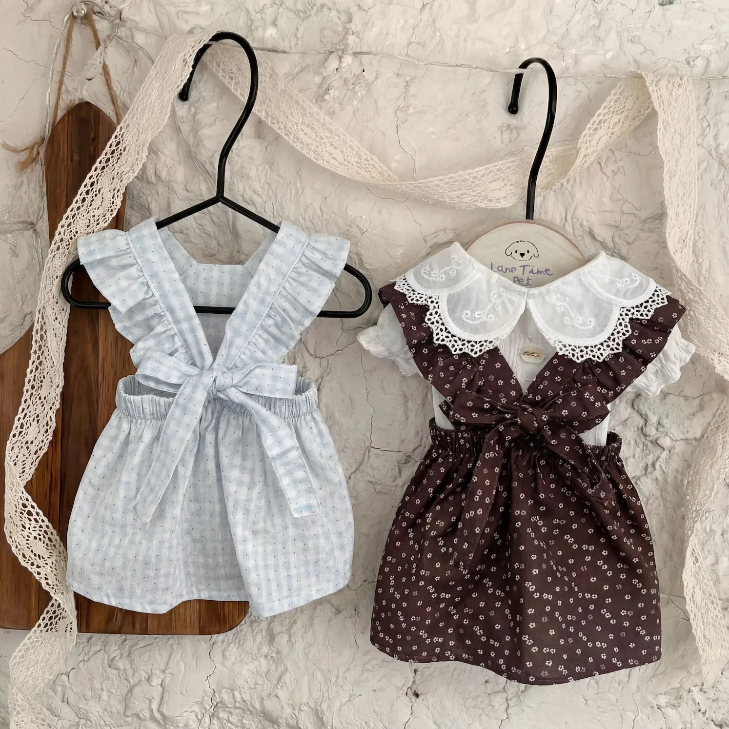 Ropa para perros pequeños: vestido floral con lazo y tirantes - imagen 2