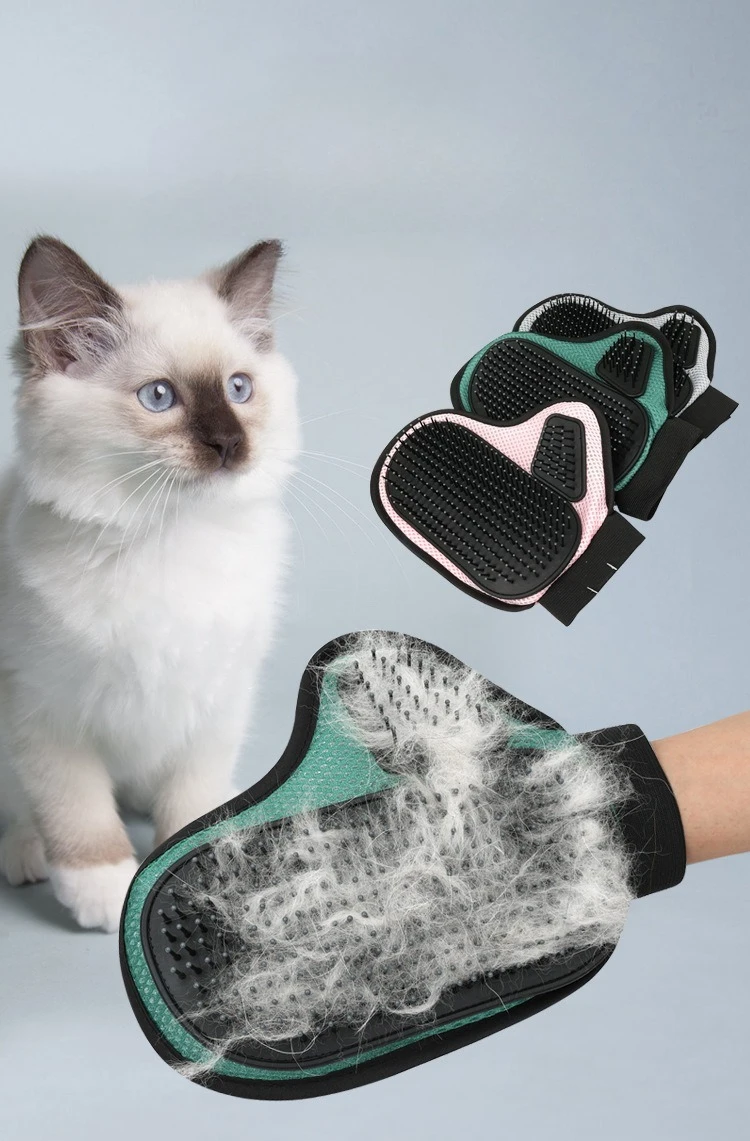 Guante de masaje para mascotas mostrando su superficie de puntas