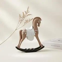 Figura decorativa de caballo tallado a mano en madera – Pieza artesanal y ecológica