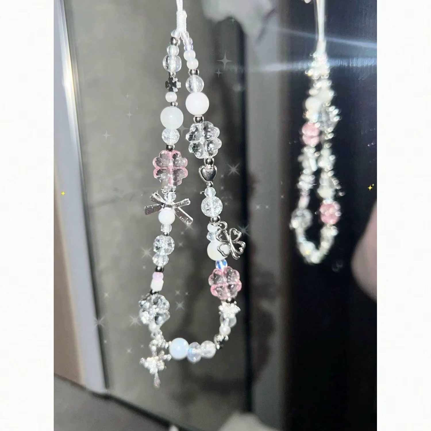 Cordón trébol cuatro hojas para móvil con cuentas rosas – Antipérdida y diseño kawaii - imagen 3