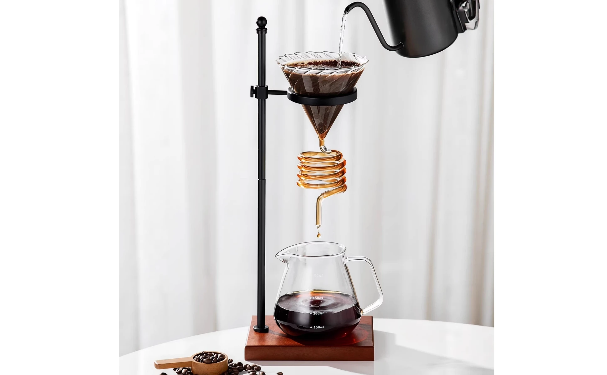Cafetera de goteo manual de vidrio transparente vista frontal
