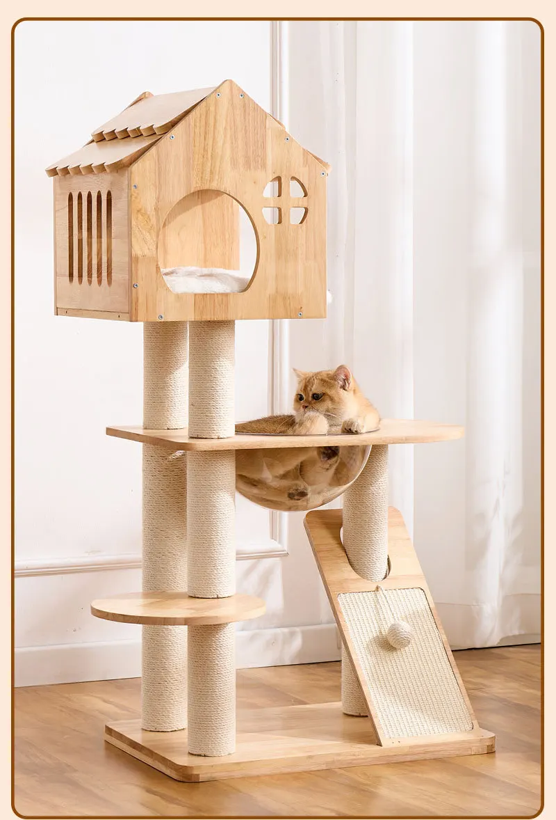 Árbol para gatos integrado en decoración de salón