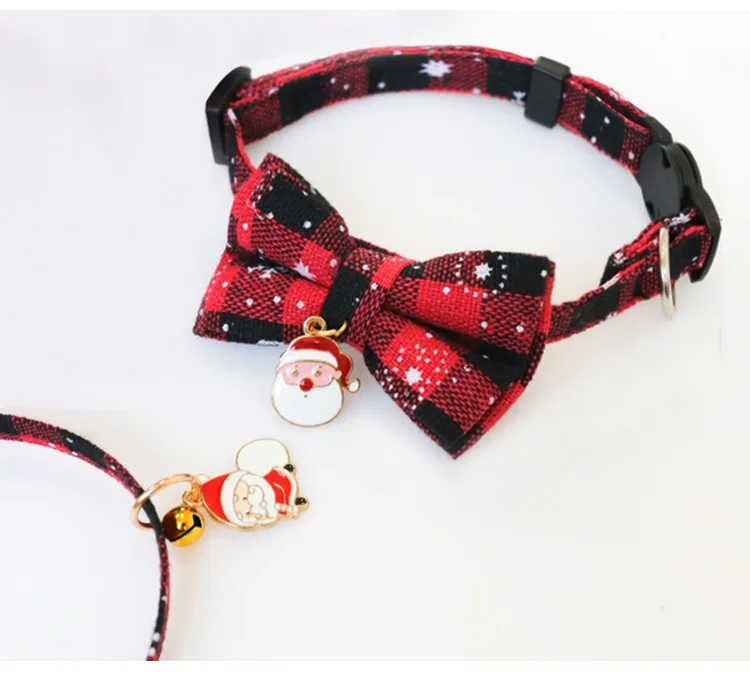 Detalle del lazo del collar navideño