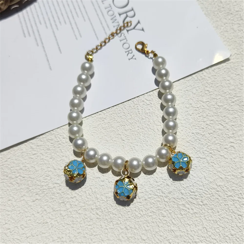 Detalles de perlas y campanas