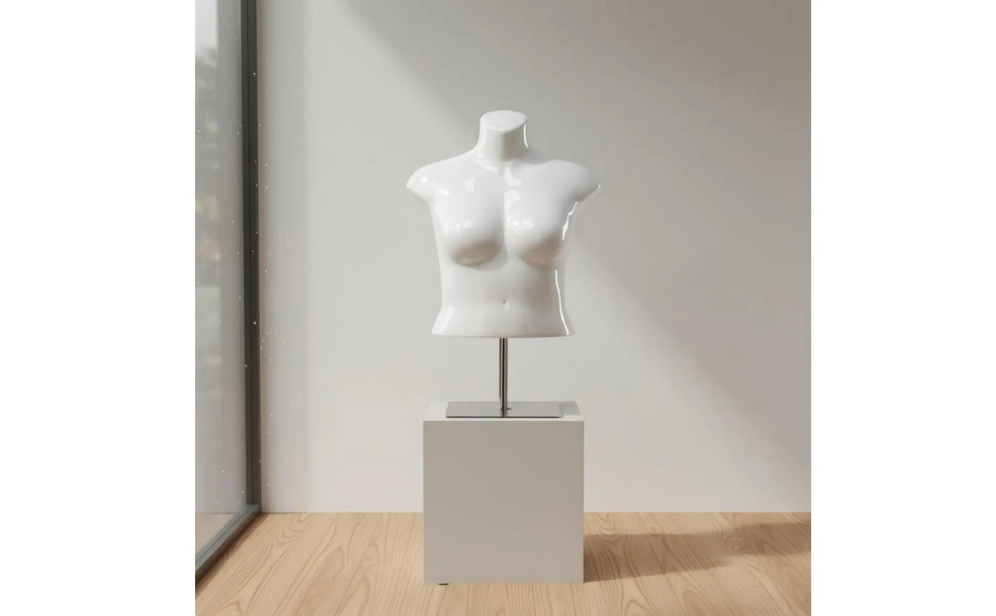 Maniquí femenino de talla grande con figura realista
