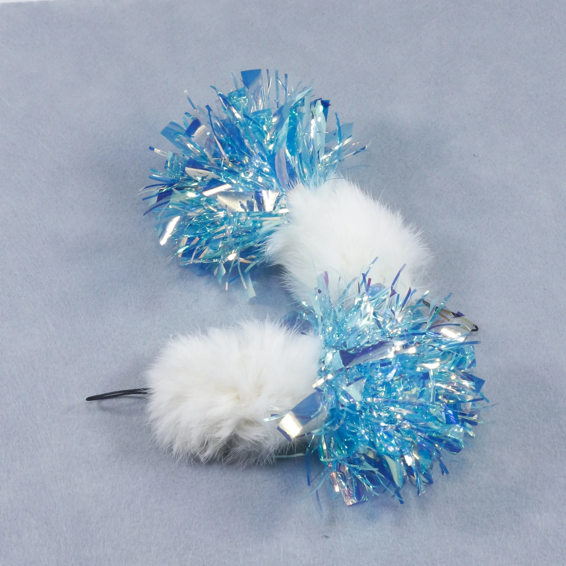 Juguete para gatos con peluche y borlas de piel de conejo