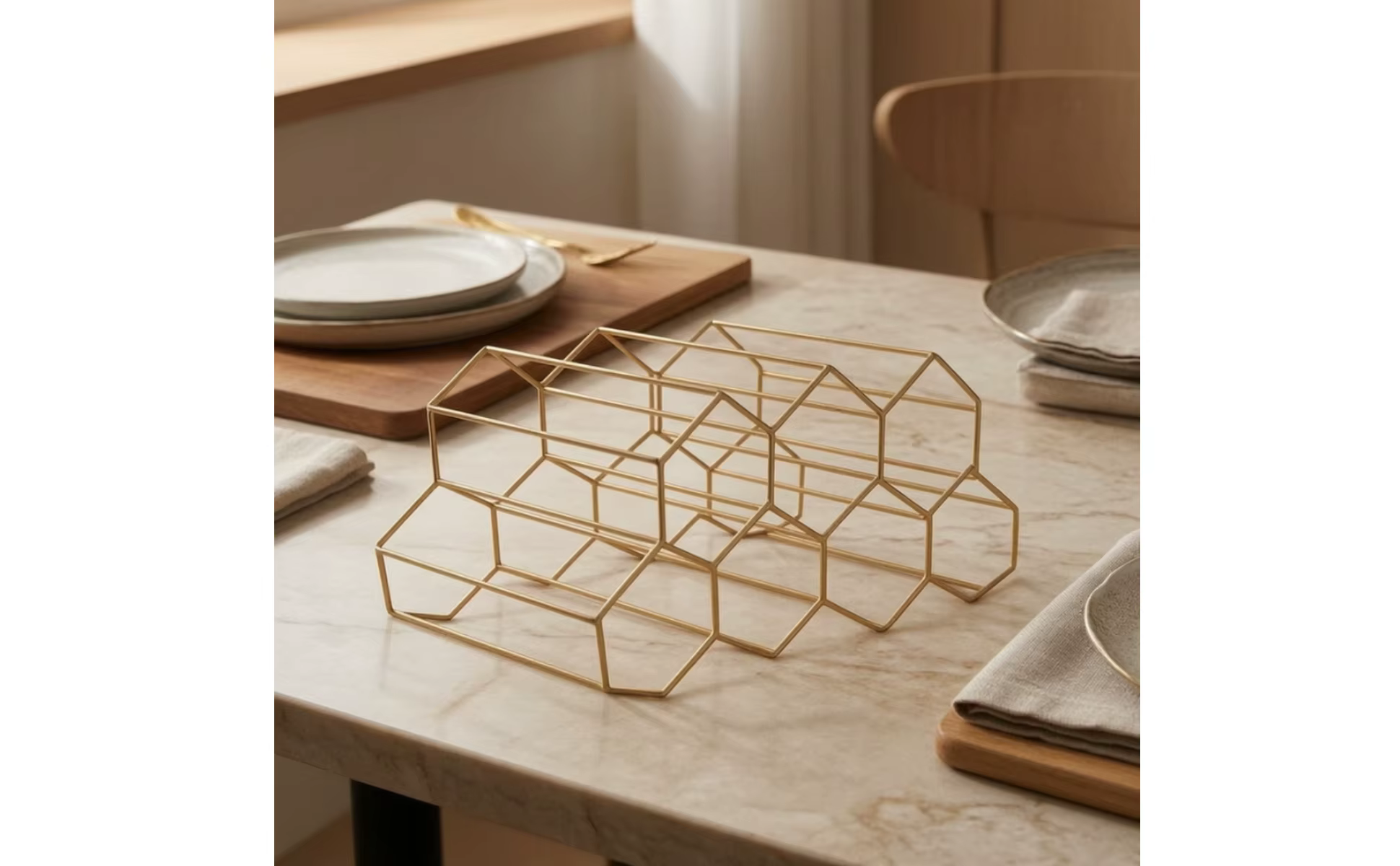 Estante para vino hexagonal moderno con diseño geométrico dorado