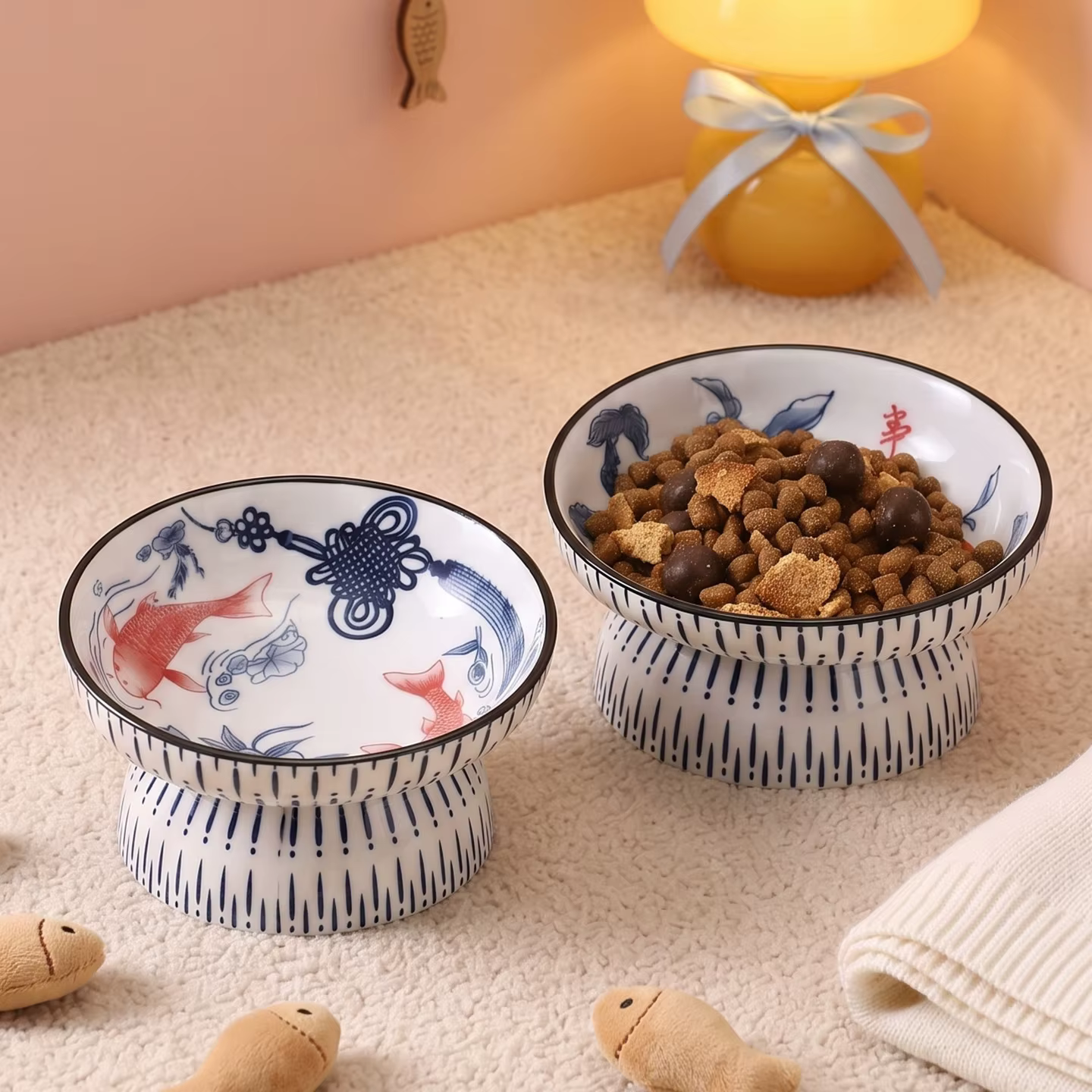 Comedero elevado antivómito azul de porcelana para gatos y perros - imagen 5