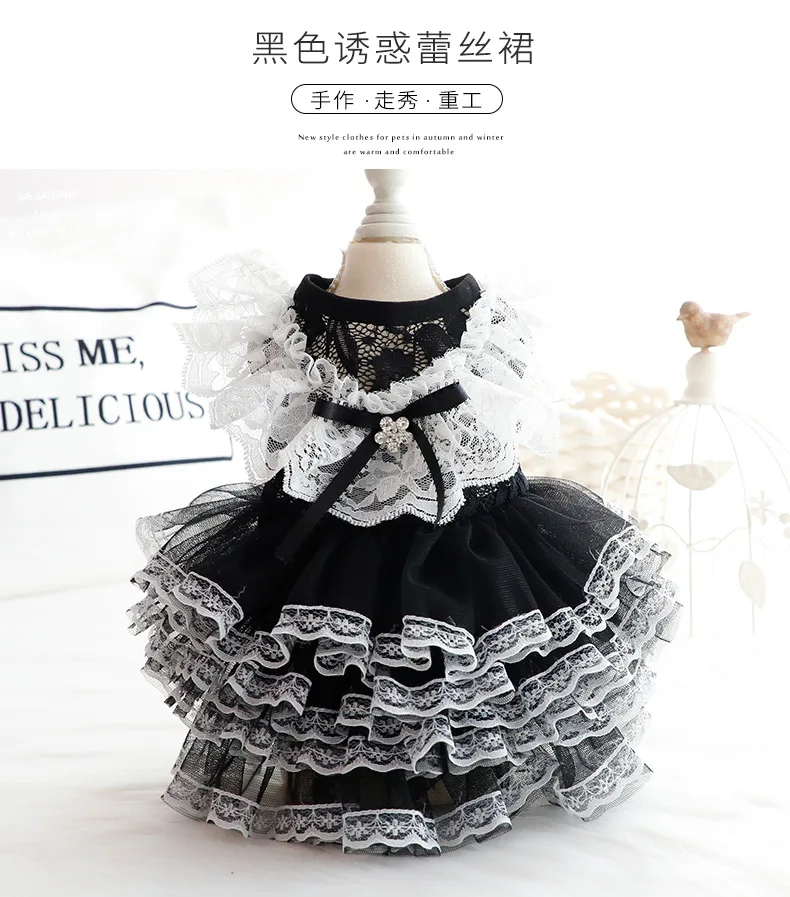Vestido de encaje negro con cuello en V para mascota pequeña