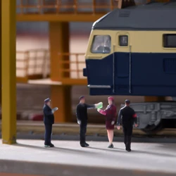 Set 4 Figuras Miniatura Estación de Tren – Trenes y Personal en Escala