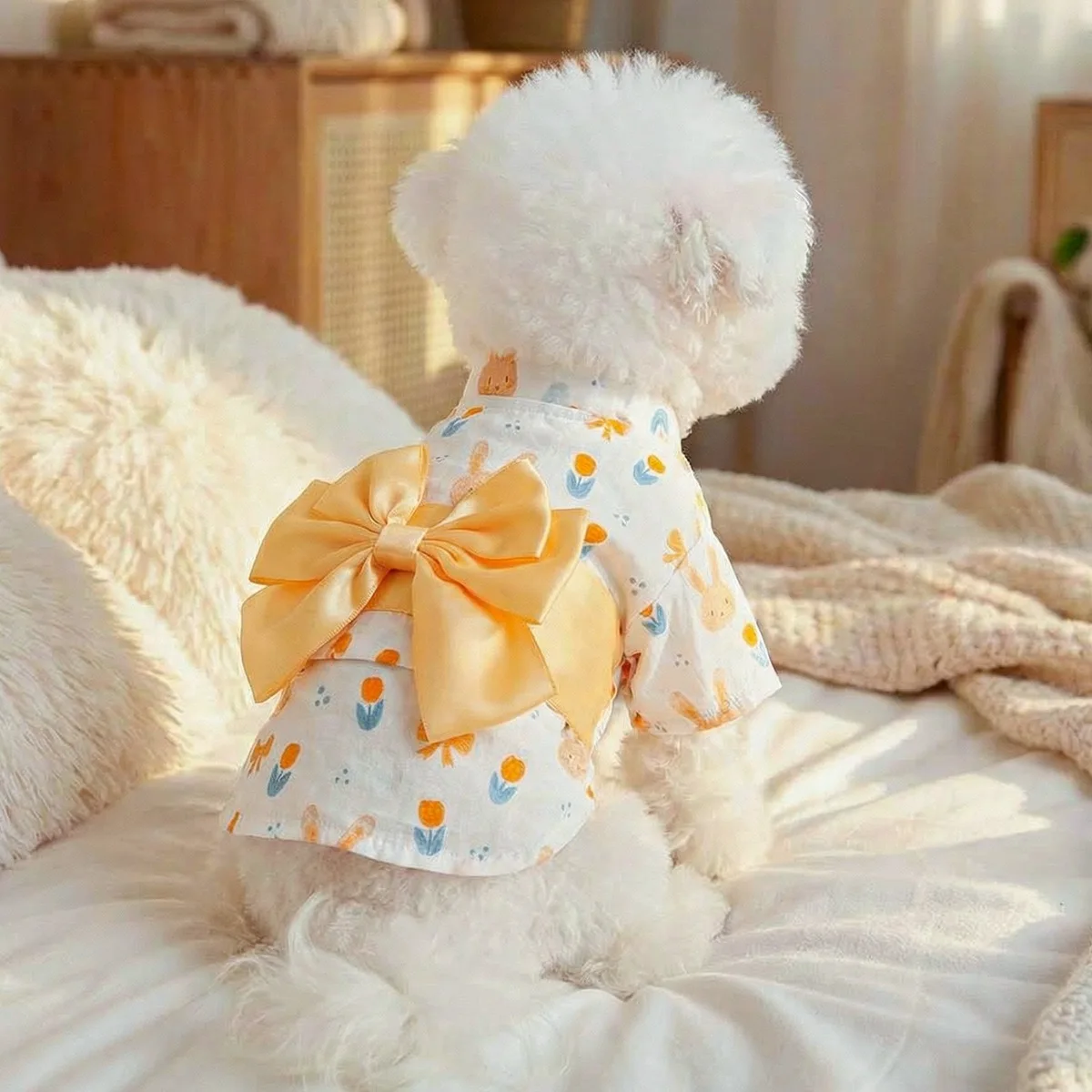 Estampado floral en ropa de mascota