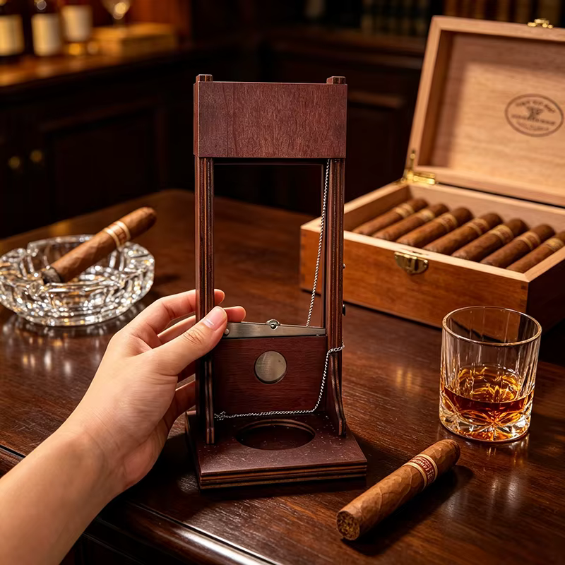 Cortapuros de madera vintage – Guillotina de lujo para mesa - imagen 3