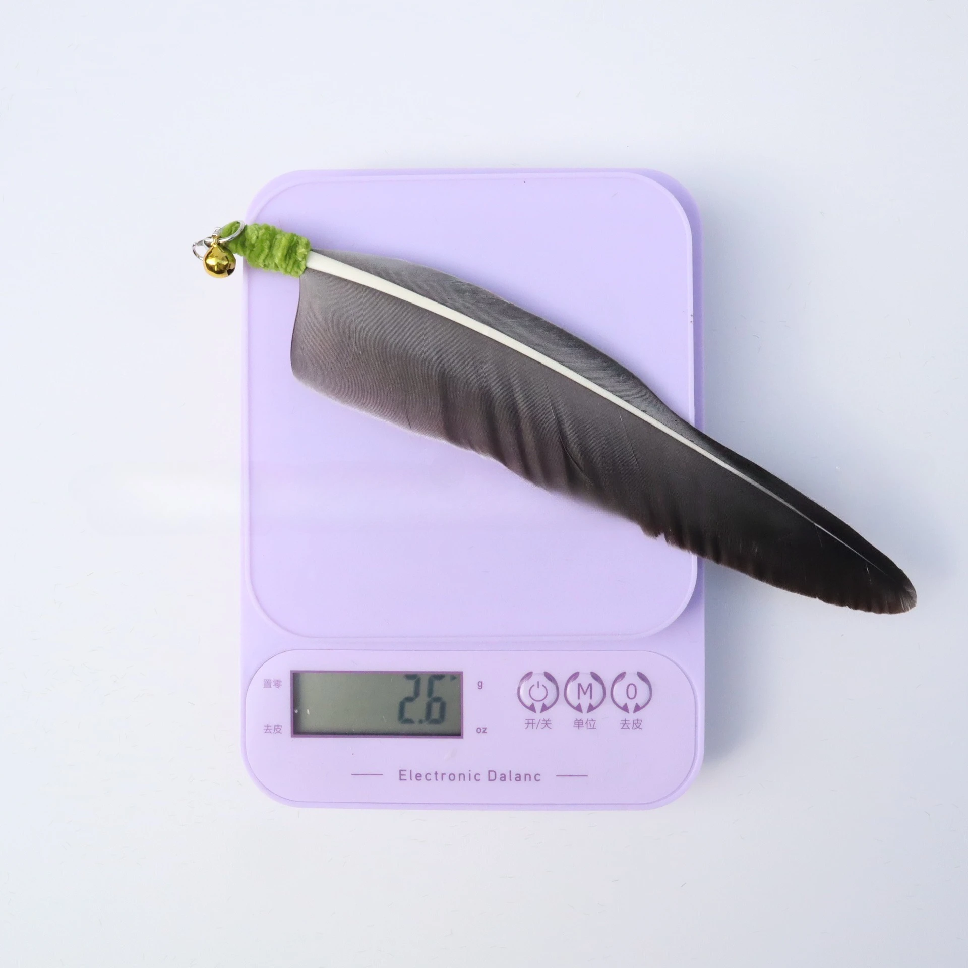 Plumas resistentes para gatos activos