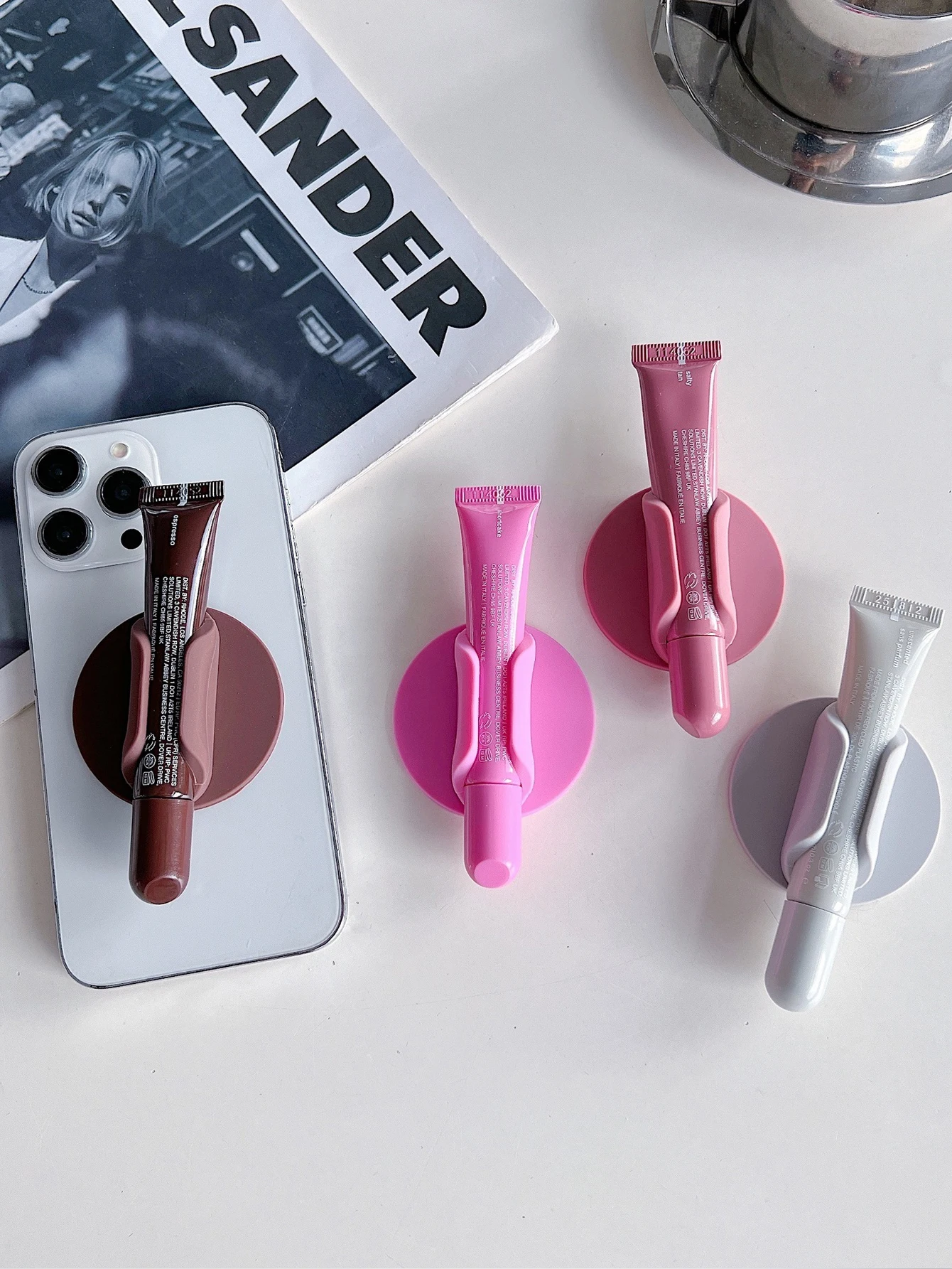 Soporte adhesivo para móvil con diseño de brillo de labios