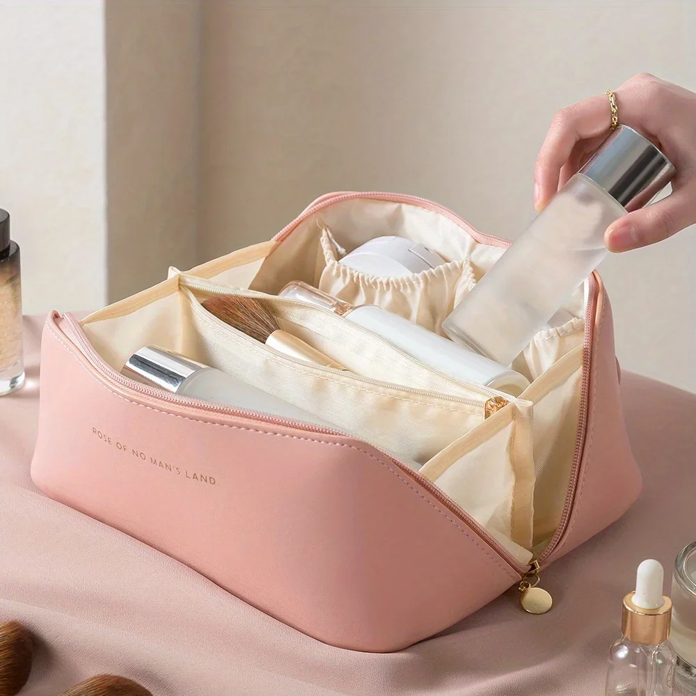 Bolsa de maquillaje en color sólido y diseño elegante