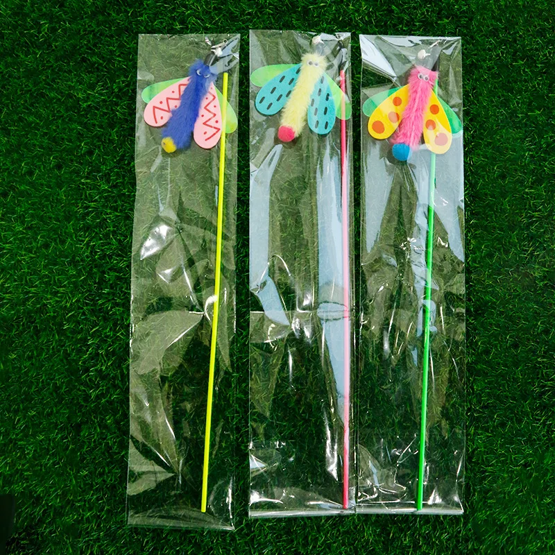 Juguetes con forma de insecto para gatos.
