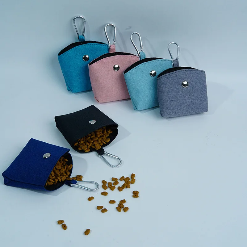 Dispensador de bolsas con compartimento para snacks y gancho de sujeción