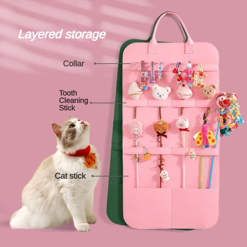 Bolsa llena de accesorios diversos para mascotas
