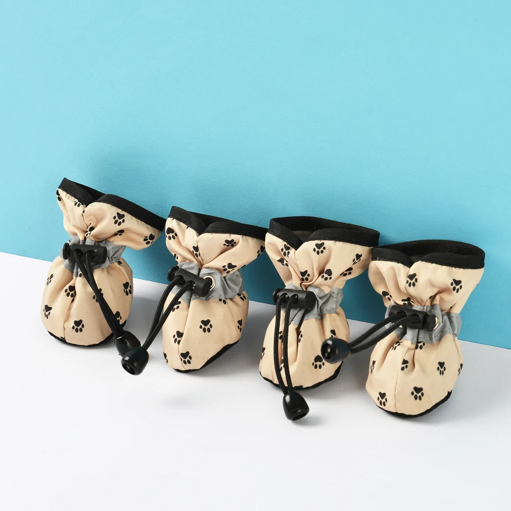 Detalle de cierre elástico y costuras