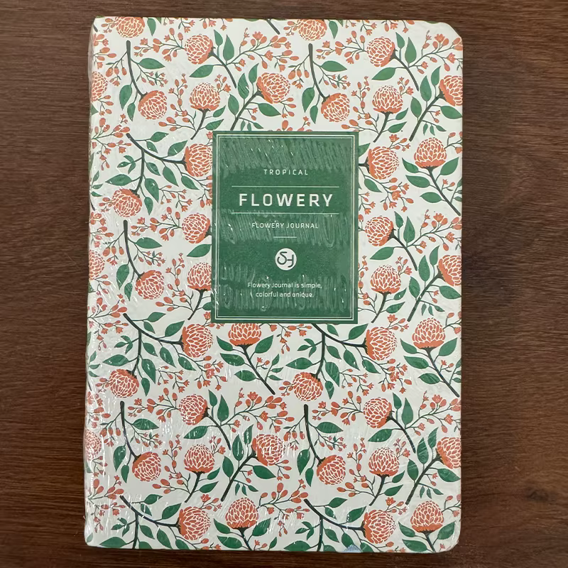 Páginas interiores del cuaderno floral A5