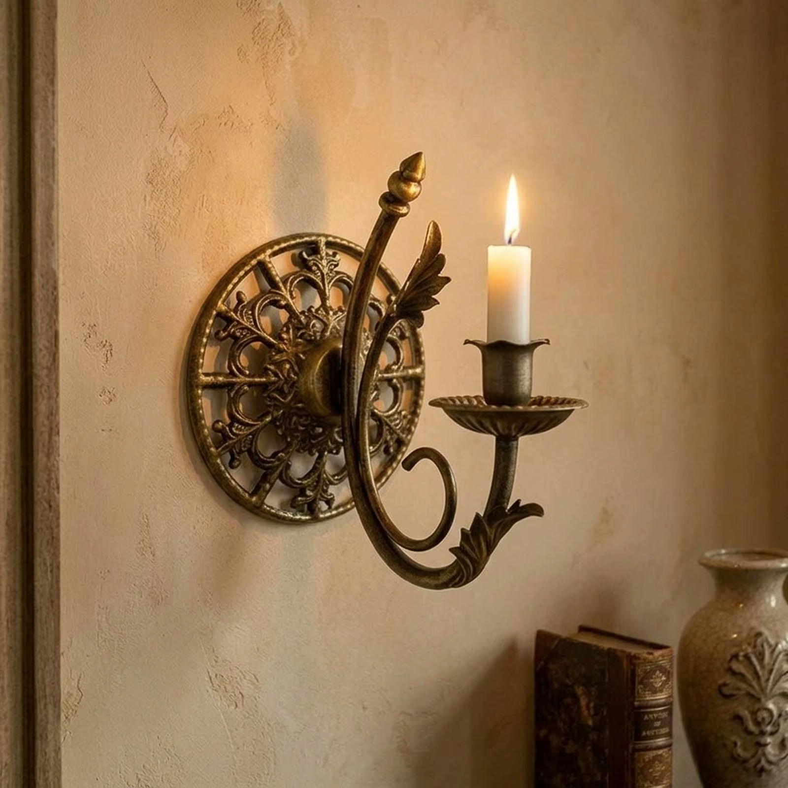 Portavelas de pared de hierro en bronce para hogar y mascotas - imagen 2