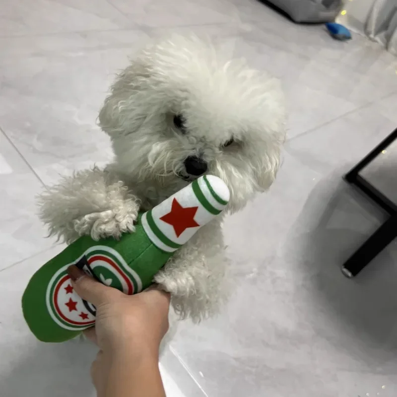Juguete peluche botella cerveza para perros: morder y limpia dientes