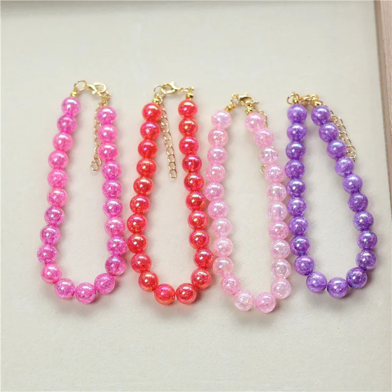 Collar con cuentas rosadas y detalle brillante