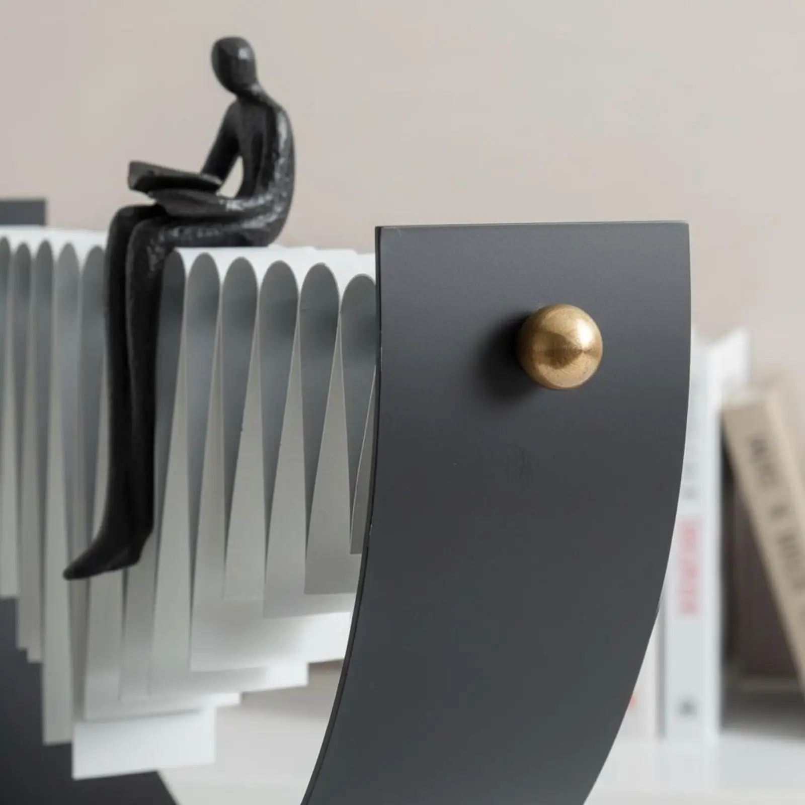 Estatua decorativa de hierro artesanal – Diseño lujo ligero - imagen 3