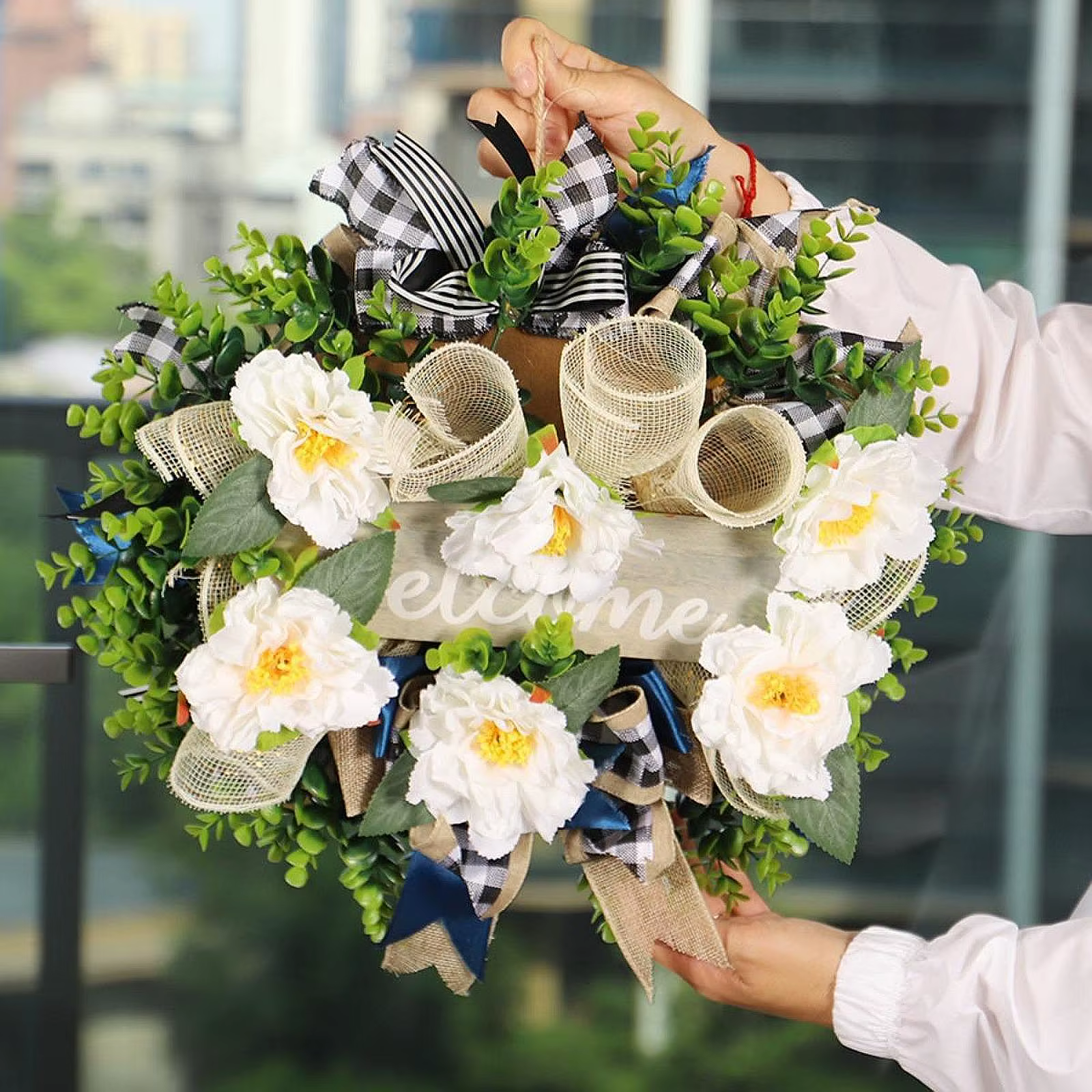 Colgante rústico de puerta con flores artificiales para gatos y perros - imagen 4