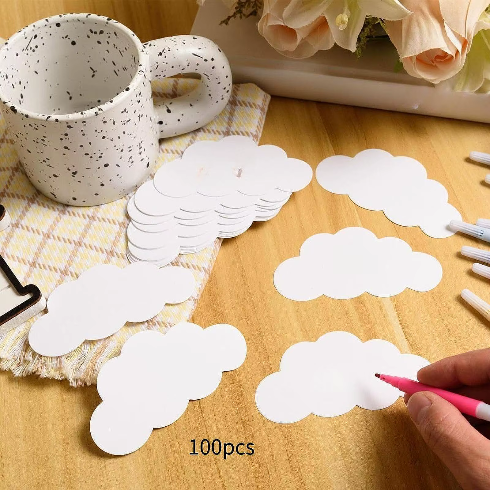 Decoraciones colgantes de nubes para manualidades y eventos