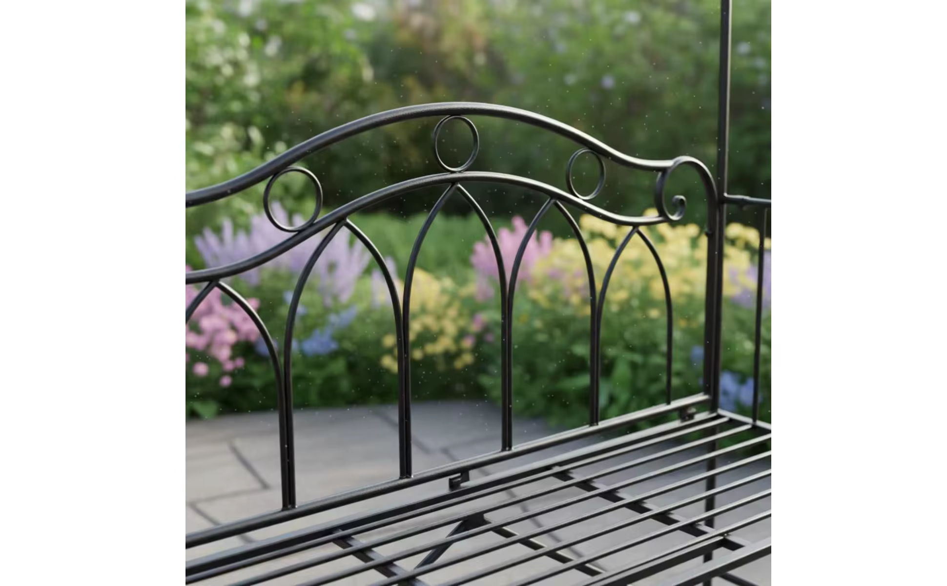 Banco de jardín con diseño clásico