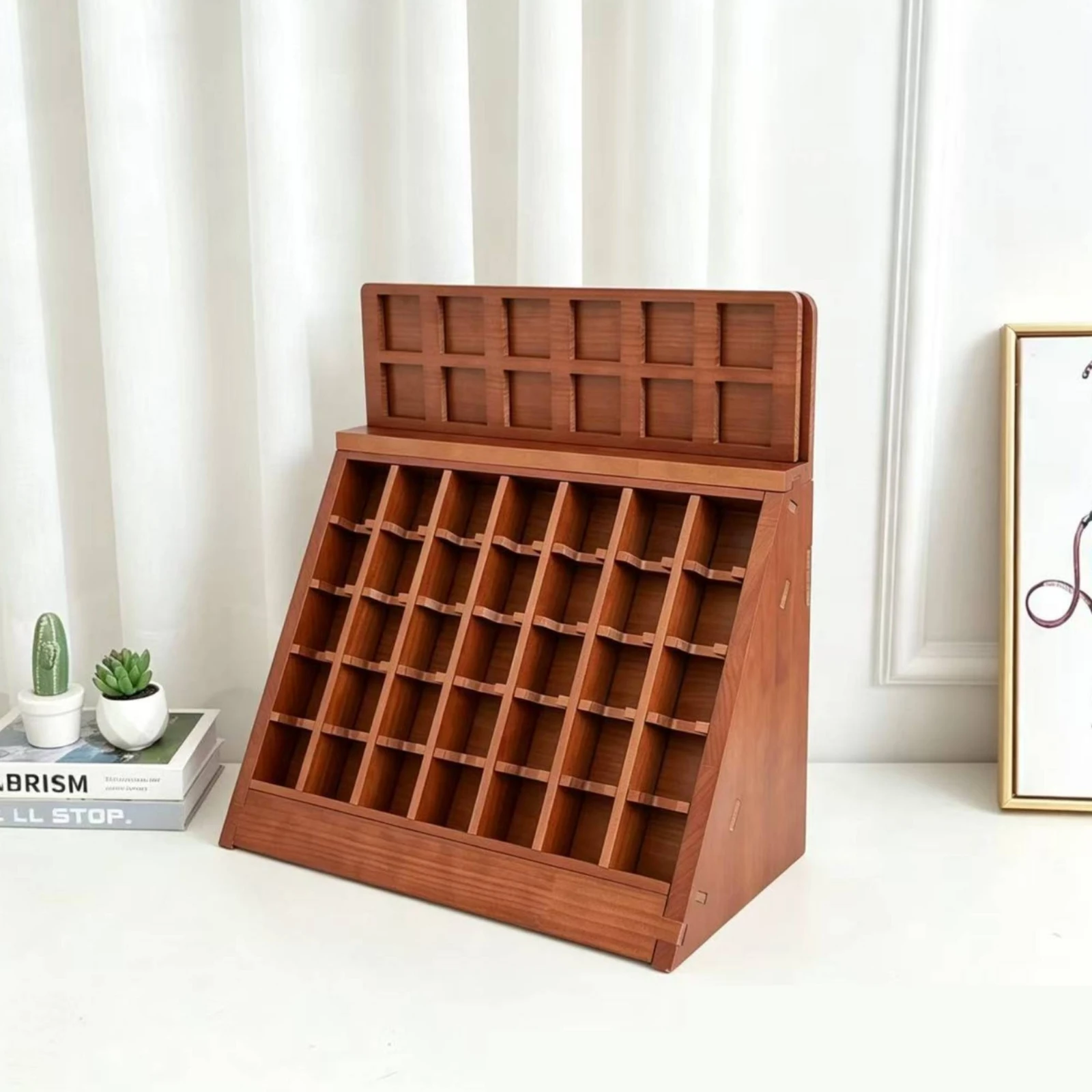 Expositor de Madera para Mascotas con Rejilla y Compartimentos – Nogal - imagen 2