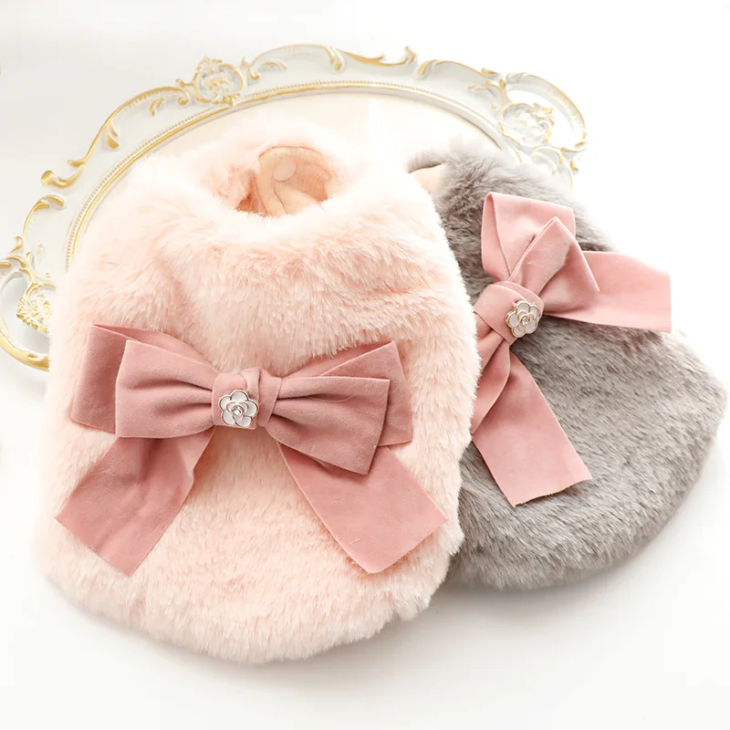 Vestido de felpa suave para perro pequeño