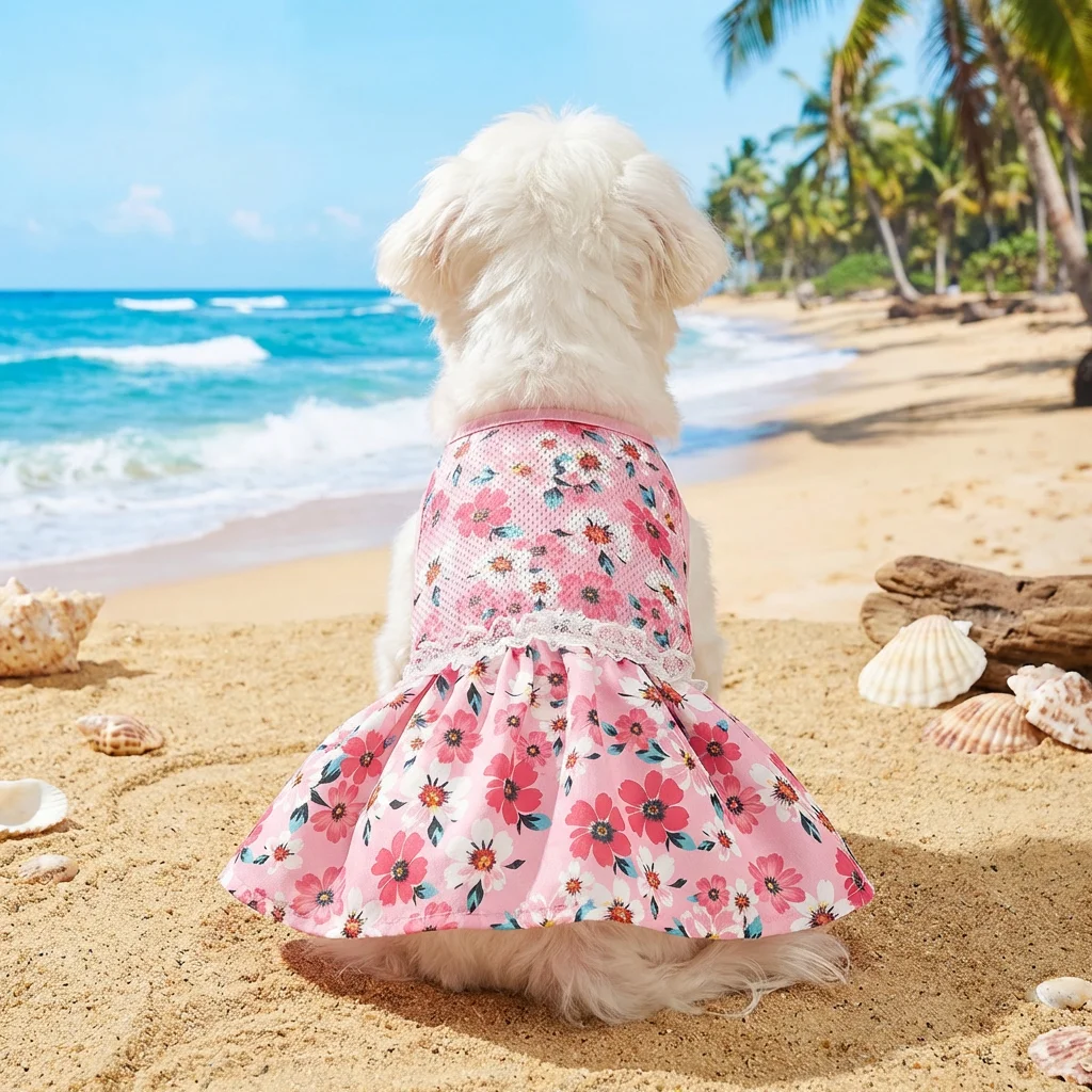 Vestido de malla floral rosa para perros en primer plano