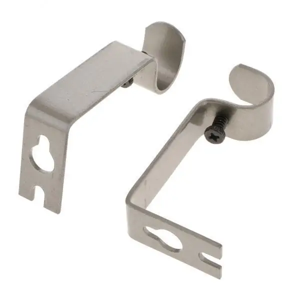 Soportes de metal instalados en pared