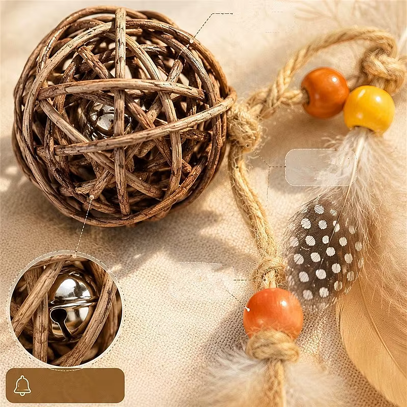 Rascador de sisal con pelota de plumas para gatos - imagen 4