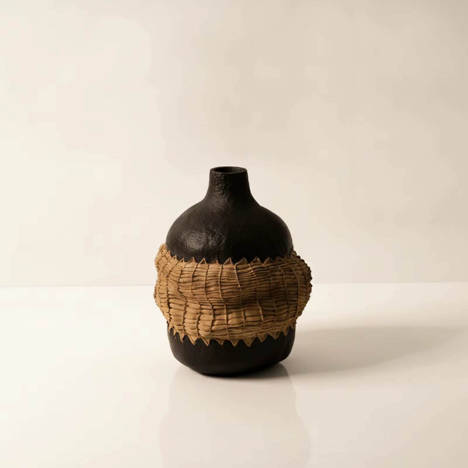 Jarrón decorativo vintage de resina con banda tejida – Centro de mesa - imagen 4