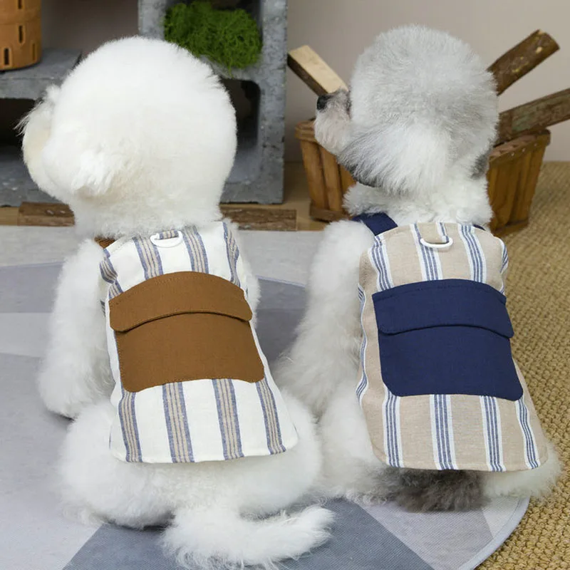 Vista frontal del vestido de malla azul marino para perro