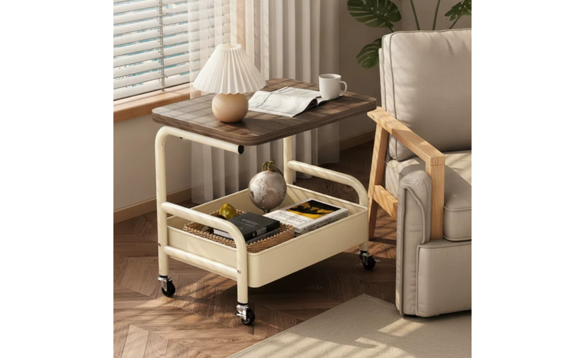 Carrito con superficie de madera y estructura metálica