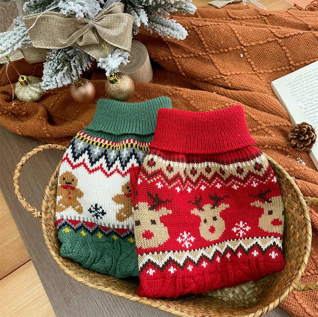 Suéter de Navidad rojo con motivos festivos