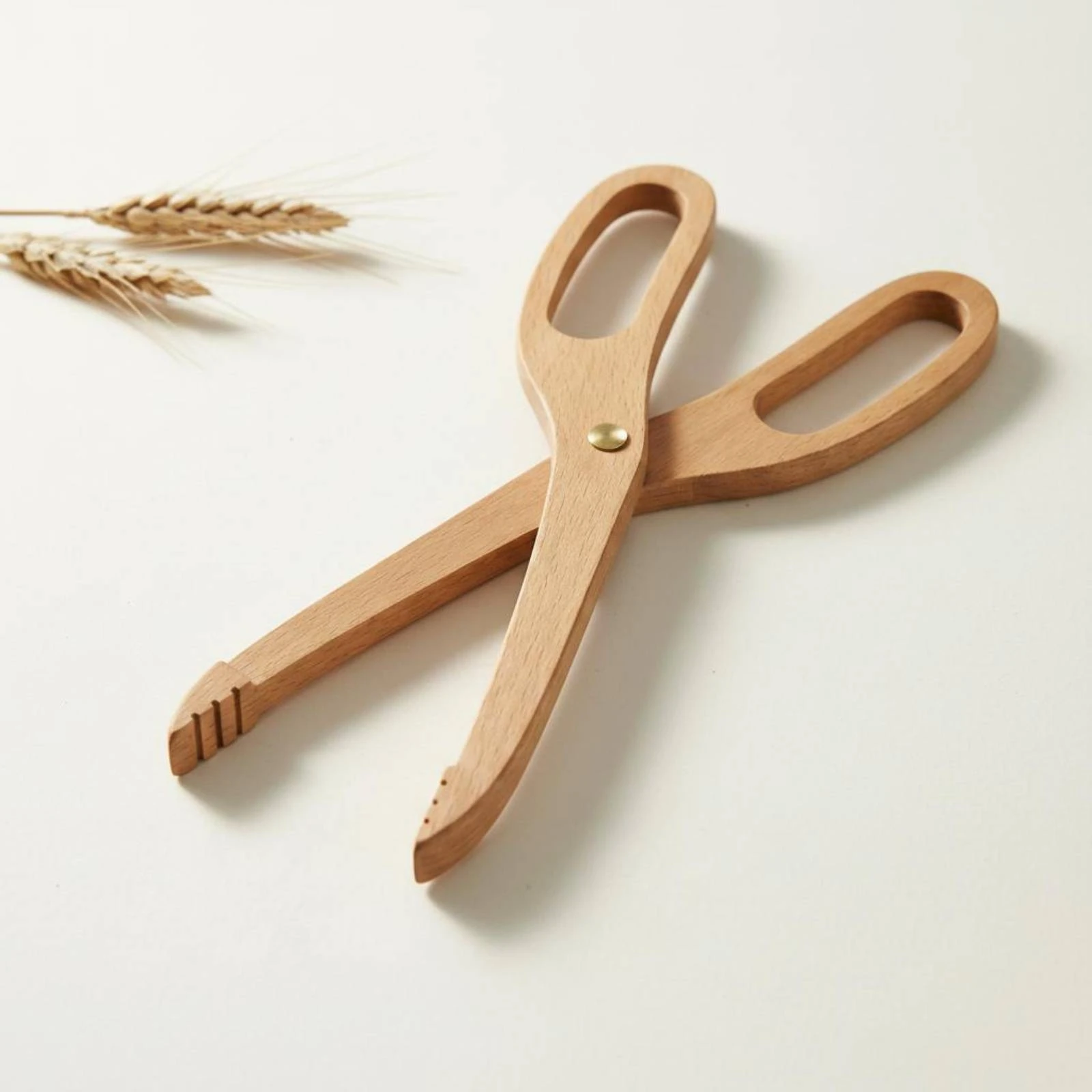 Pinzas de madera para comida de gatos y perros – ecológicas