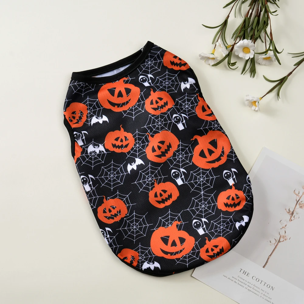 Modelo usando disfraz de calabaza