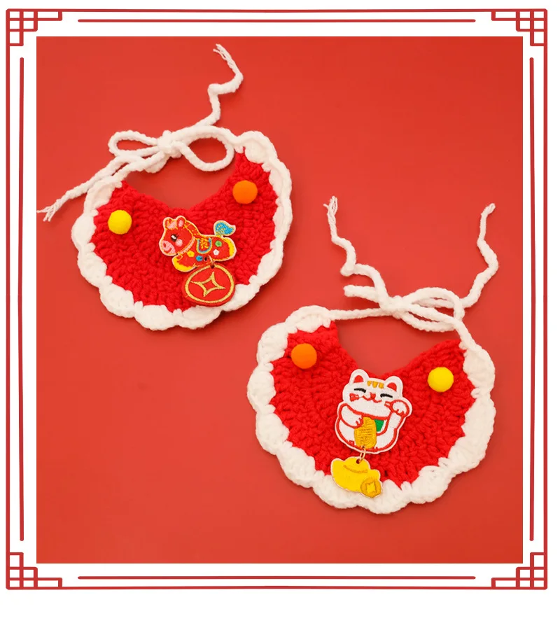 Collar rojo con detalle de gato de la suerte