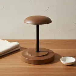 Expositor de sombreros vintage con base de madera y soporte extraíble