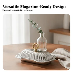 Recipiente vintage para comida de mascotas con borde plateado festoneado