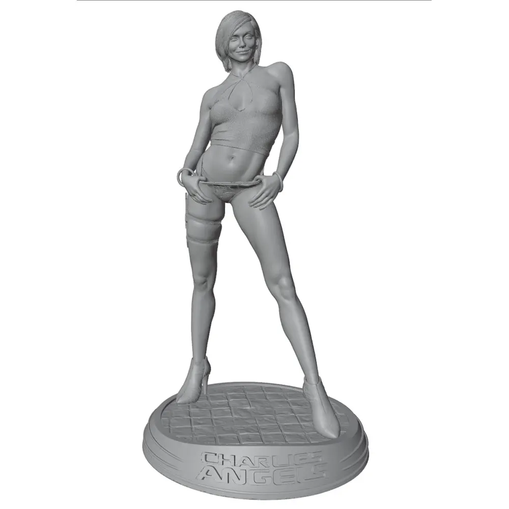 Figura frontal mostrando detalles de la ropa y el rostro