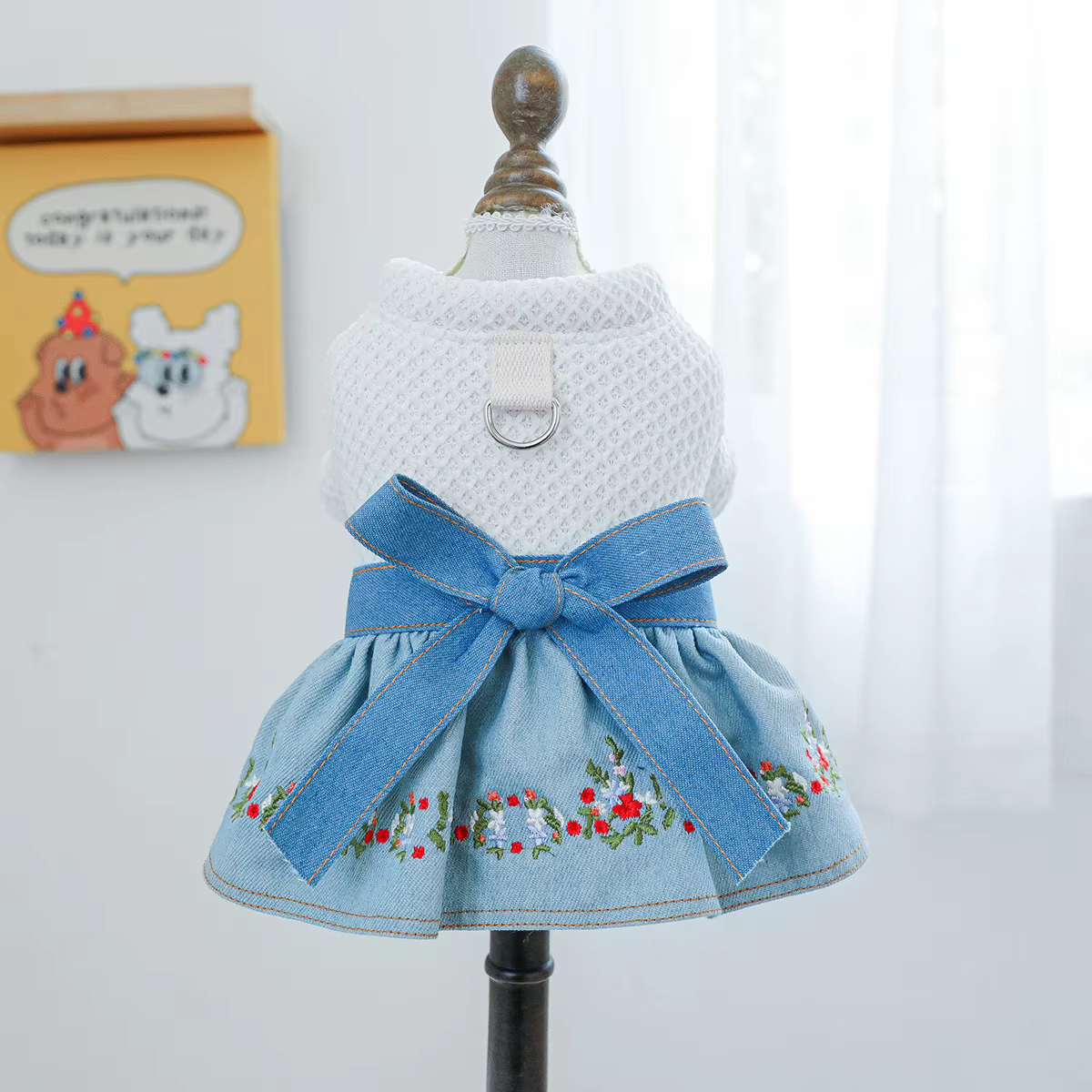 Vestido Vaquero Bordado para Perro Pequeño con Lazo y Flores - imagen 3