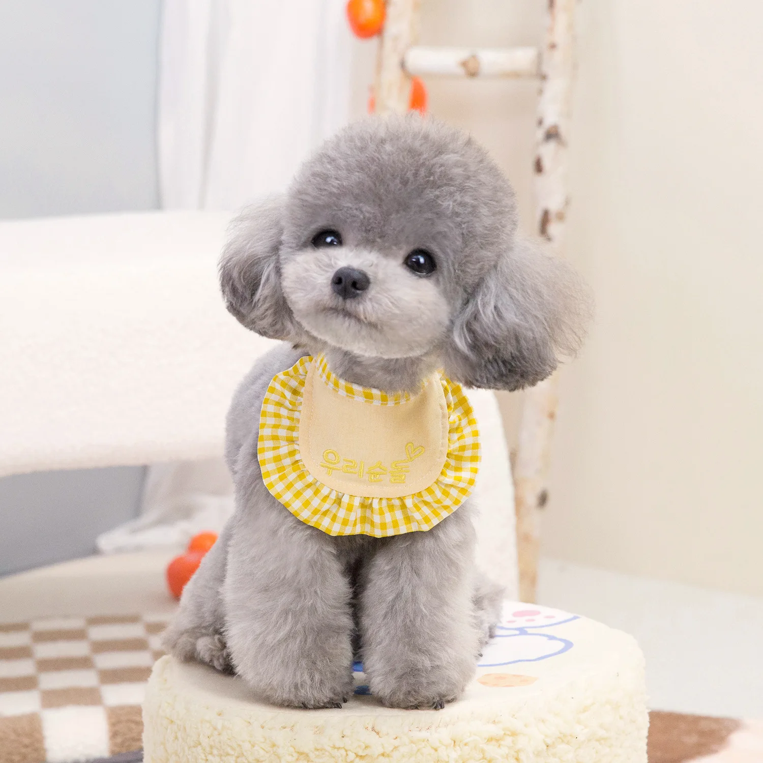 Babero bordado para perro pequeño con diseño coreano