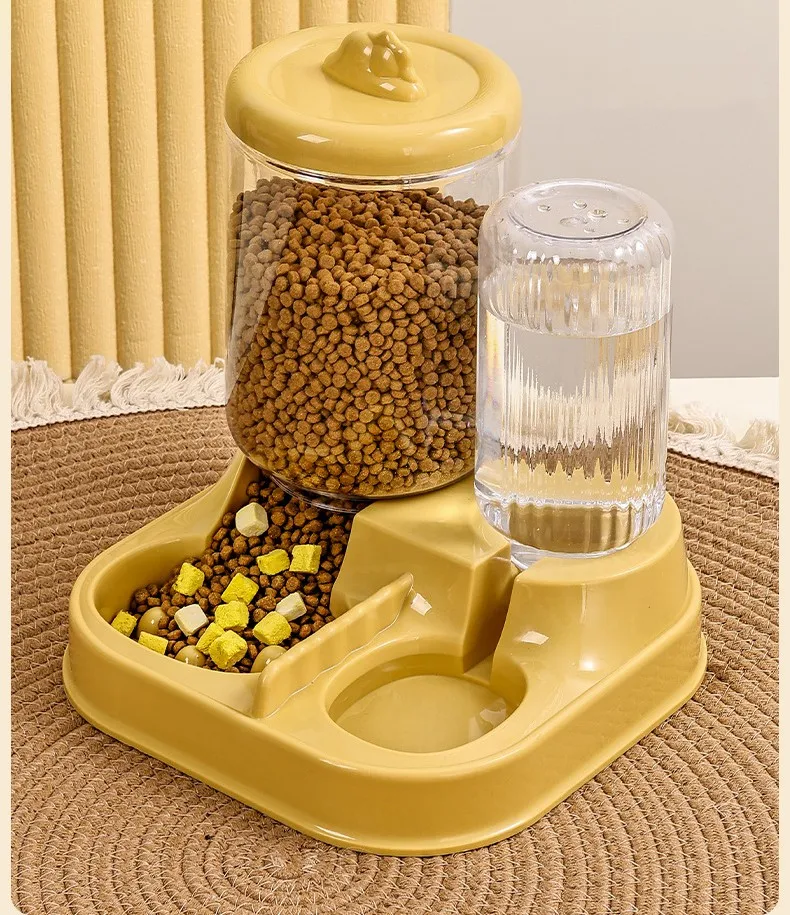 Tazón de agua con enfoque antisalpicaduras