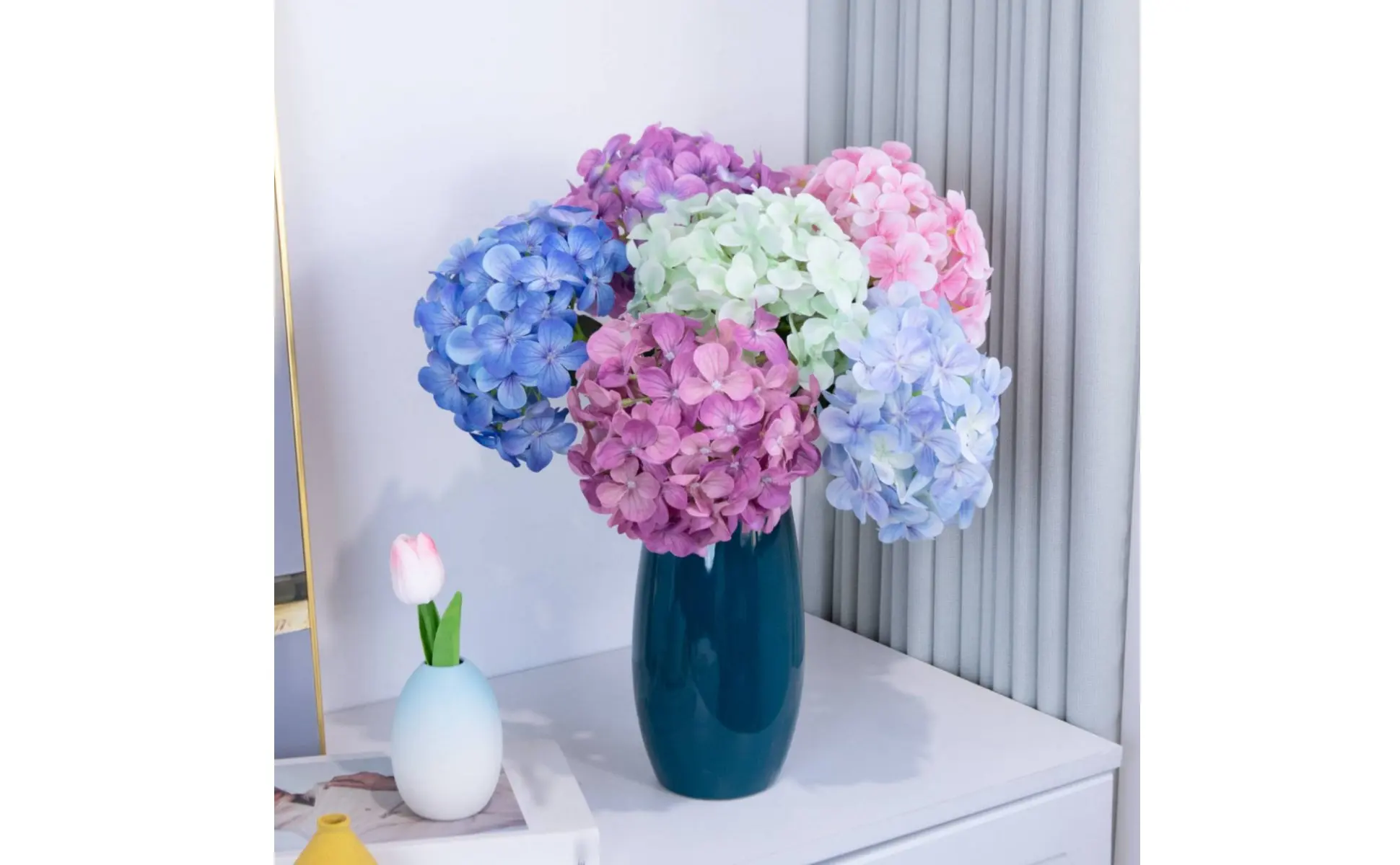 Hortensia artificial con pétalos realistas en tonos violeta